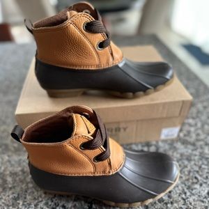 NEW - Sperry saltwater 2-eye boots